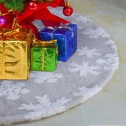 White Snowflake Christmas Tree Skirt 36in